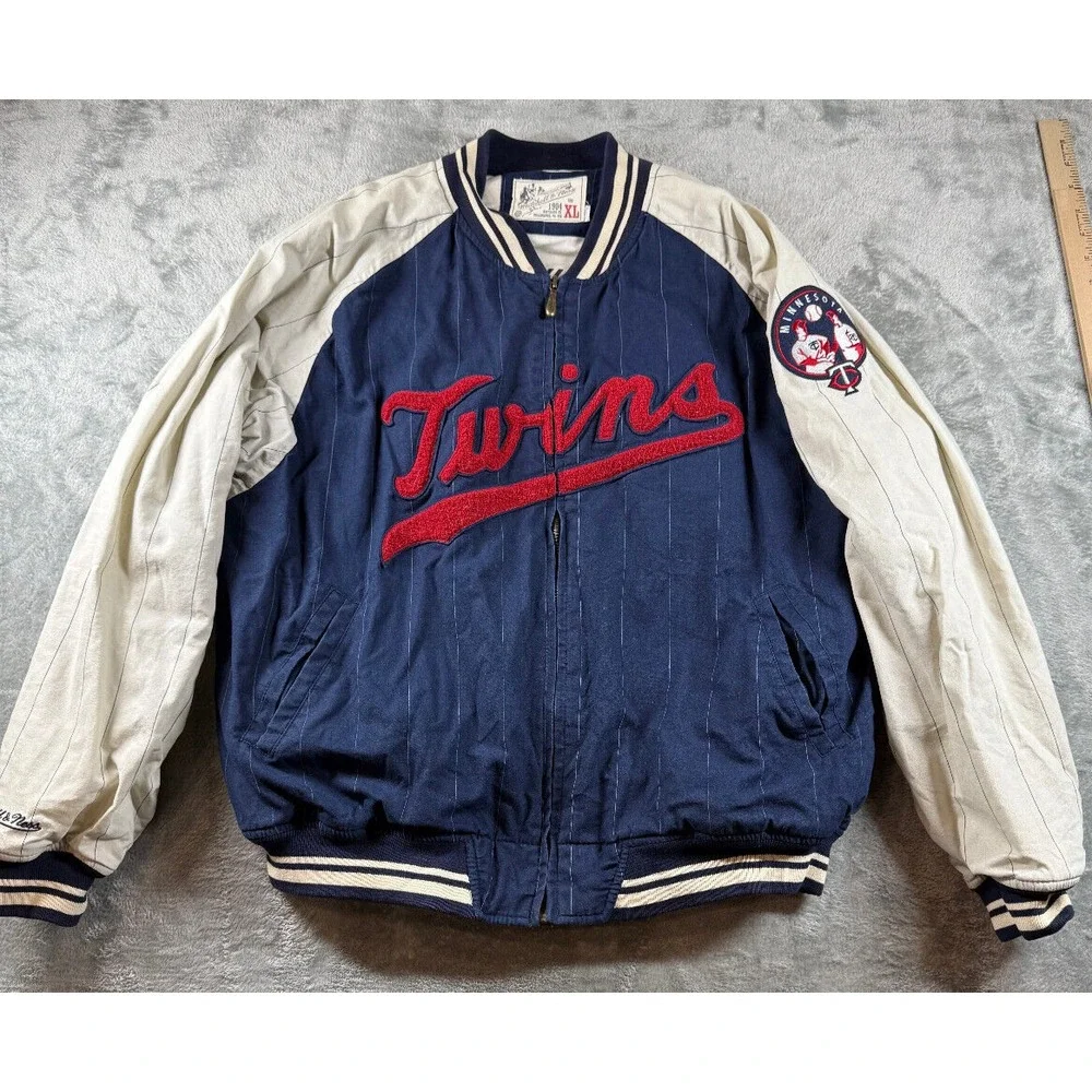 Minnesota Twins Mitchell & Ness Zip Up Jacket Size XL